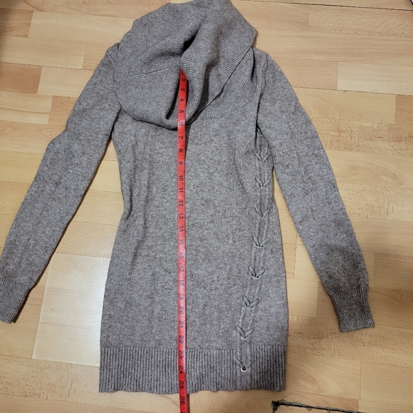 Le Chateau sandy/tan cowl-neck sweater xs - Picture 5 of 6